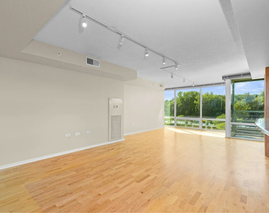 9715 Woods Drive - Photo Thumbnail 9