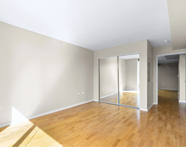 9715 Woods Drive - Photo Thumbnail 17