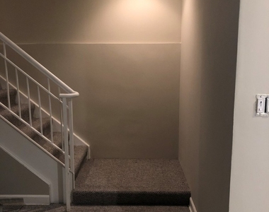 2215 W Monroe Street - Photo Thumbnail 15