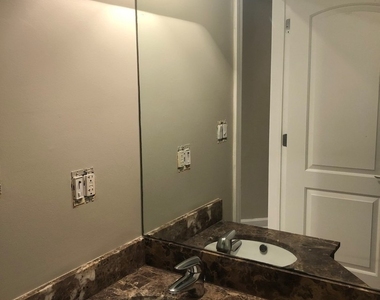 2215 W Monroe Street - Photo Thumbnail 10
