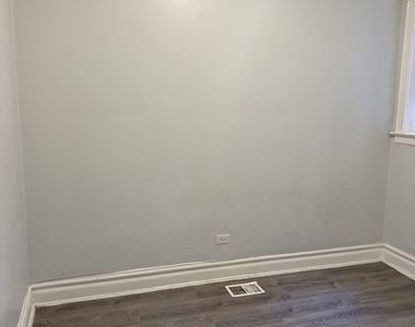 6344 S Eberhart Avenue - Photo Thumbnail 4