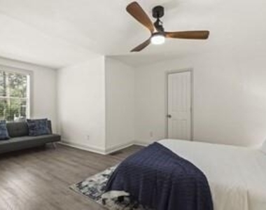 1860 Bonniview Street Sw - Photo Thumbnail 7