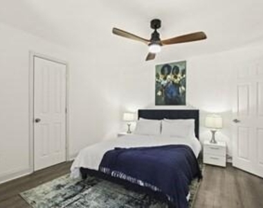 1860 Bonniview Street Sw - Photo Thumbnail 5