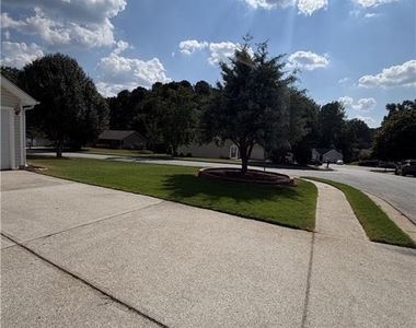 490 Amelia Grove Lane - Photo Thumbnail 4