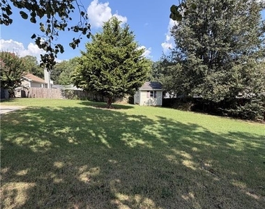 490 Amelia Grove Lane - Photo Thumbnail 5
