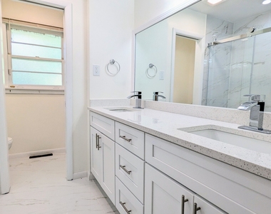 2030 Crestwood Lane - Photo Thumbnail 13