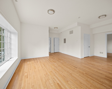 3107 N Harding Avenue - Photo Thumbnail 3