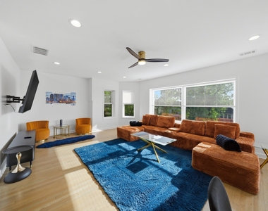7435 S Euclid Avenue - Photo Thumbnail 3