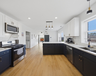 7435 S Euclid Avenue - Photo Thumbnail 10