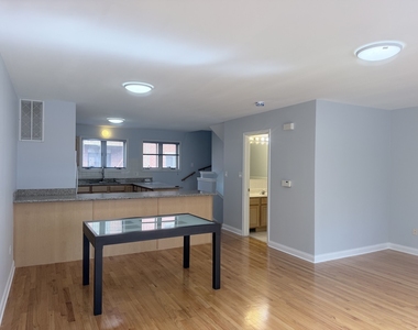 1951 S Wells Street - Photo Thumbnail 2