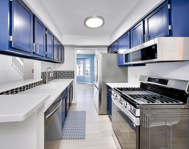 505 Newbury Drive - Photo Thumbnail 8