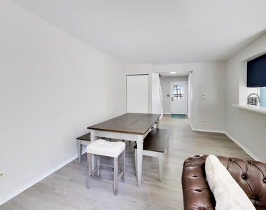 505 Newbury Drive - Photo Thumbnail 12