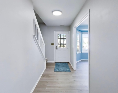 505 Newbury Drive - Photo Thumbnail 3