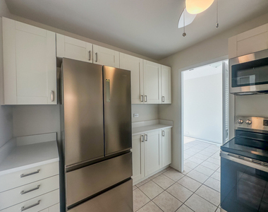 1255 N Sandburg Terrace - Photo Thumbnail 2