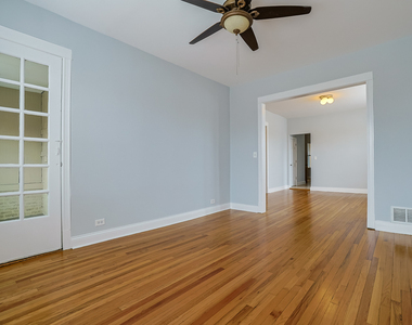 4413 W Montrose Avenue - Photo Thumbnail 6