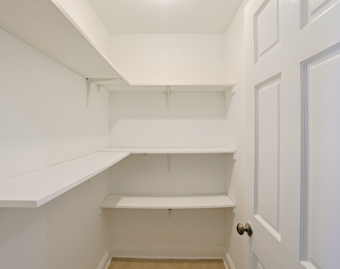 4413 W Montrose Avenue - Photo Thumbnail 13