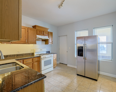4413 W Montrose Avenue - Photo Thumbnail 11