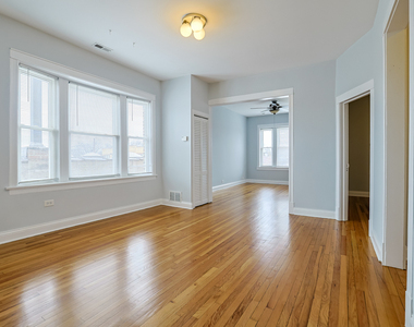 4413 W Montrose Avenue - Photo Thumbnail 3