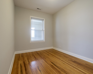 4413 W Montrose Avenue - Photo Thumbnail 7