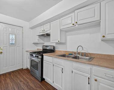 210 Linn Court - Photo Thumbnail 5
