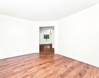 3061 Herscu Way - Photo Thumbnail 5