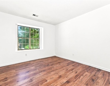 3061 Herscu Way - Photo Thumbnail 6