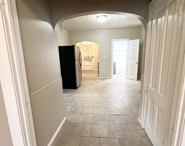1525 N Artesian Avenue - Photo Thumbnail 5