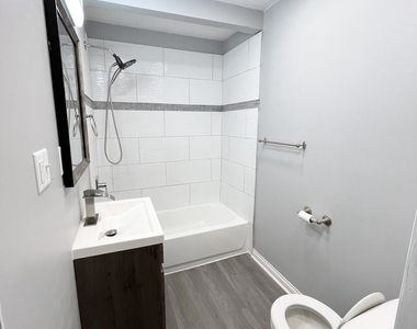 1525 N Artesian Avenue - Photo Thumbnail 8