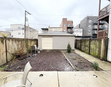 1525 N Artesian Avenue - Photo Thumbnail 15