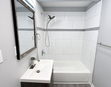 1525 N Artesian Avenue - Photo Thumbnail 9