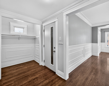 7440 S Paxton Avenue - Photo Thumbnail 6