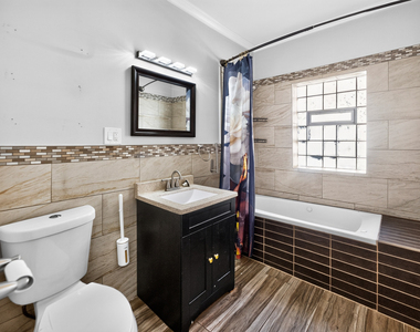 7440 S Paxton Avenue - Photo Thumbnail 12