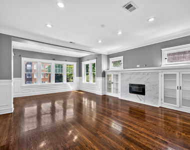 7440 S Paxton Avenue - Photo Thumbnail 3