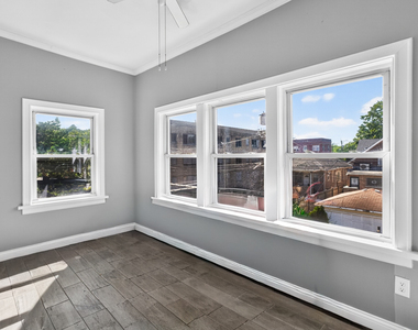 7440 S Paxton Avenue - Photo Thumbnail 15