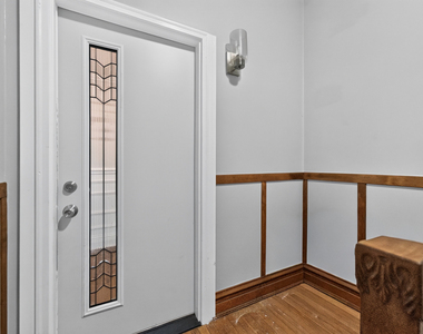 7440 S Paxton Avenue - Photo Thumbnail 2