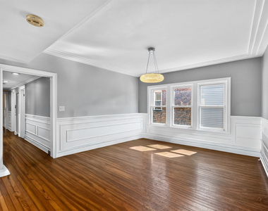 7440 S Paxton Avenue - Photo Thumbnail 9