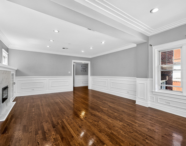 7440 S Paxton Avenue - Photo Thumbnail 4