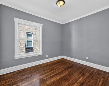 7440 S Paxton Avenue - Photo Thumbnail 14
