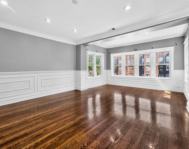 7440 S Paxton Avenue - Photo Thumbnail 5