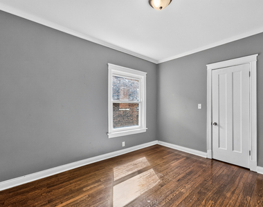 7440 S Paxton Avenue - Photo Thumbnail 13