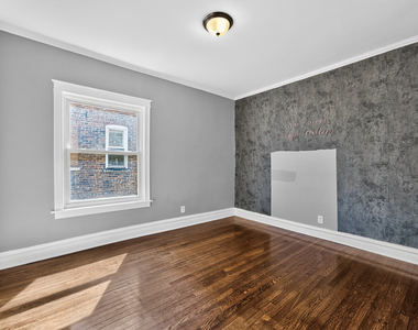 7440 S Paxton Avenue - Photo Thumbnail 11