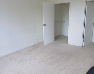 401 E Ontario Street - Photo Thumbnail 4