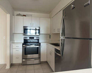 401 E Ontario Street - Photo Thumbnail 2