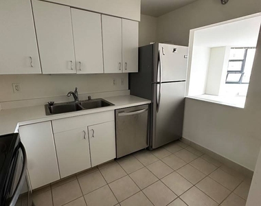 401 E Ontario Street - Photo Thumbnail 3