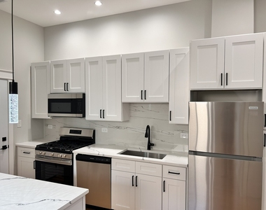 4121 W Montrose Avenue - Photo Thumbnail 8