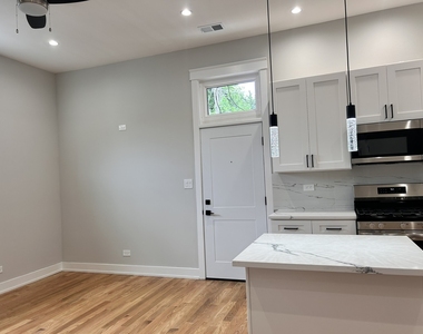 4119 W Montrose Avenue - Photo Thumbnail 2