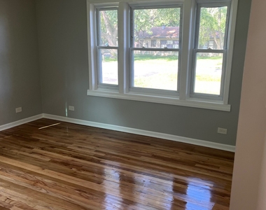 15711 Whipple Avenue - Photo Thumbnail 4