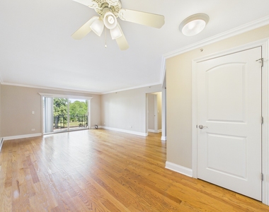2210 S Goebbert Road - Photo Thumbnail 10