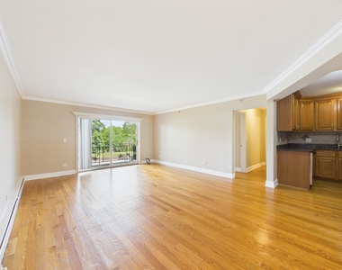 2210 S Goebbert Road - Photo Thumbnail 3