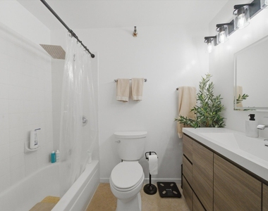 401 E Ontario Street - Photo Thumbnail 12